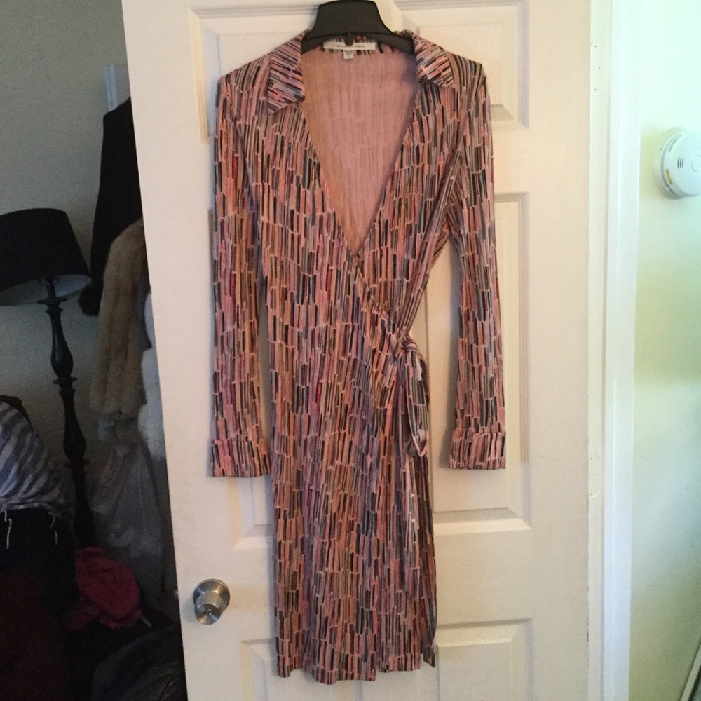 DIANE VON FURSTENBERG PINK PRINT WRAP DRESS, NWOT